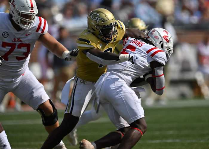 Georgia Tech Linebacker Ace Eley makes a tackle vs Ole Miss